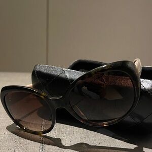 CHANEL Tortoiseshell Oversized Cat-Eye Sunglasses with Brown Gradient Lenses